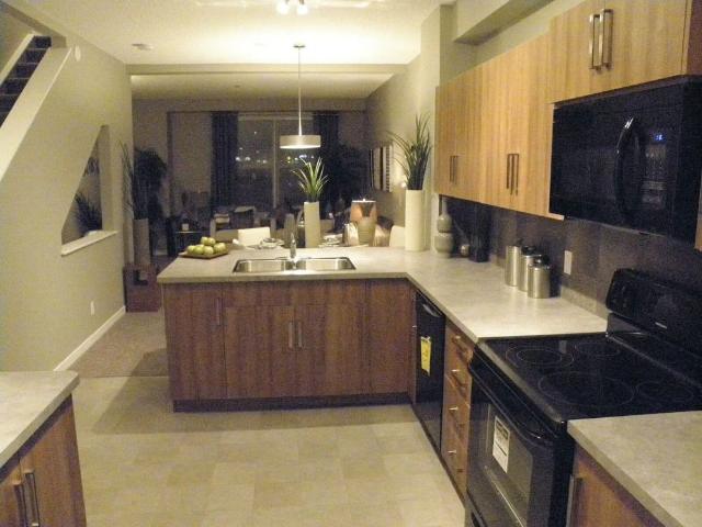 2 Bedroom Townhome Great Location — 2 Bedrooms Townhouse