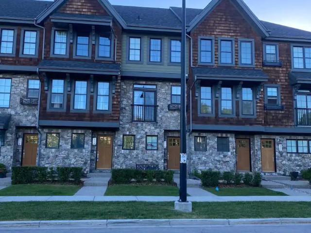 2 bedroom townhome, like brand new!