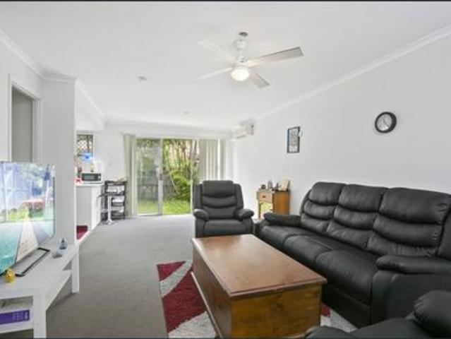2 Bedroom Townhouse Near Harbour Town Shopping Centre