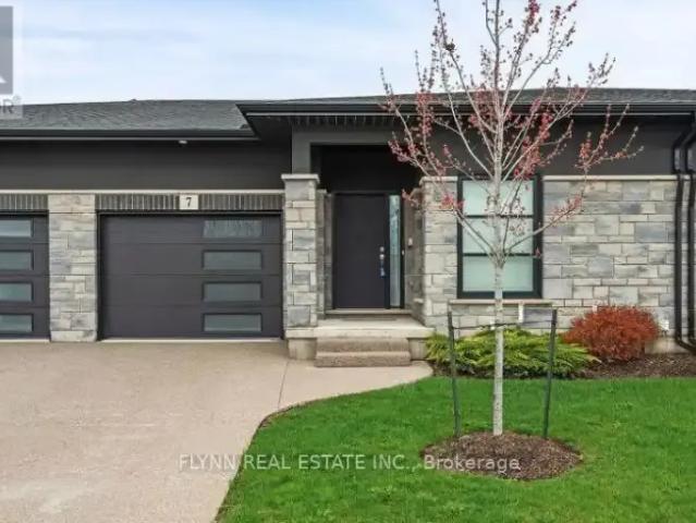 2 Bedroom Townhouse Niagara Falls ON 104106807