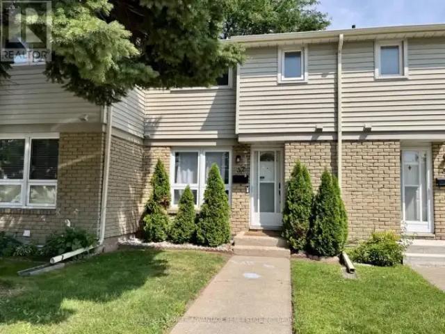 2 Bedroom Townhouse Niagara Falls ON 105004899