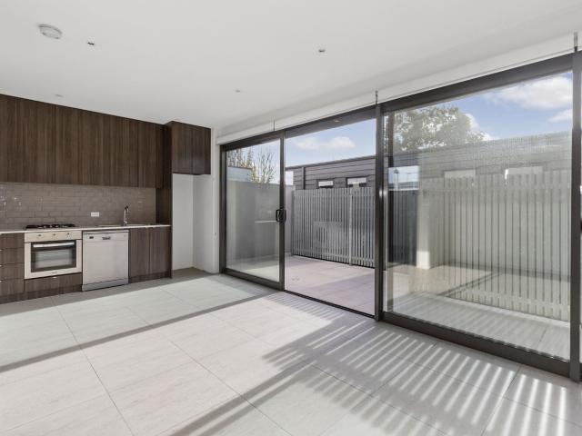 2 BEDROOM TOWNHOUSE NOT TO MISS!