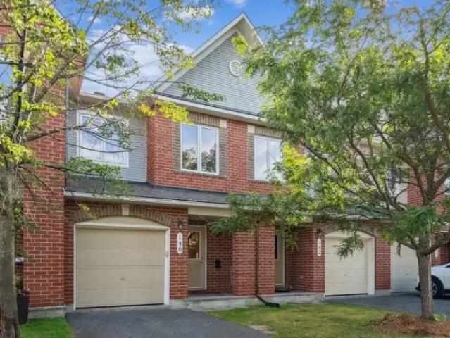 2 Bedroom Townhouse Ottawa ON 104752787