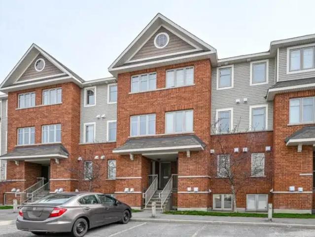 2 Bedroom Townhouse Ottawa ON 104782693