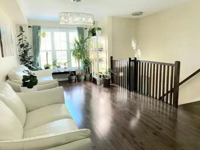 2 Bedroom Townhouse Ottawa ON 105420748
