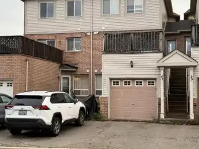 2 Bedroom Townhouse Oakville ON 105543528