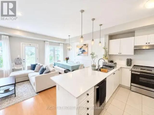 2 Bedroom Townhouse Oakville ON 105565537