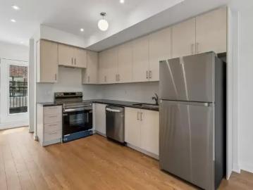 2 Bedroom Townhouse Aurora ON 103011786