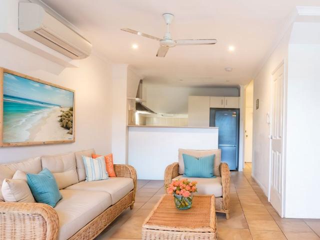 2 BEDROOM TOWNHOUSE AVAILABLE IN TRINITY BEACH UNFURNISHED
