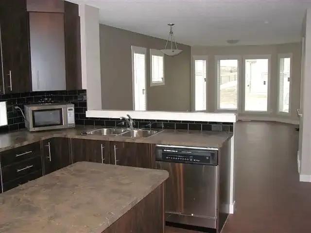 2 Bedroom Townhouse Airdrie AB 104991515