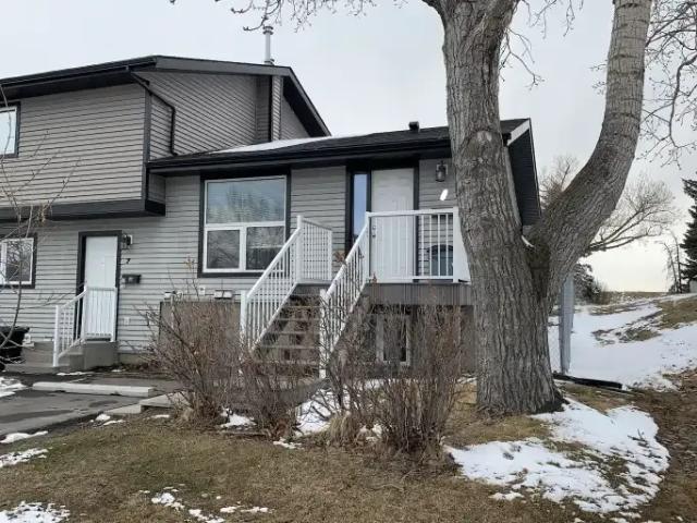 2 Bedroom Townhouse Airdrie AB 106095762
