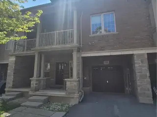 2 Bedroom Townhouse Burlington ON 104471207