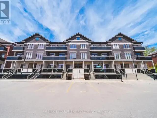 2 Bedroom Townhouse Burlington ON 104681898