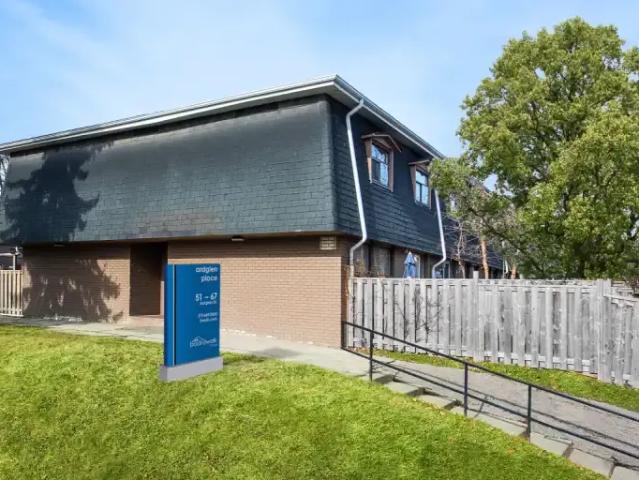 2 Bedroom Townhouse Brampton ON LS105394237