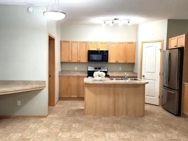 2 Bedroom Townhouse Calgary AB 104181438