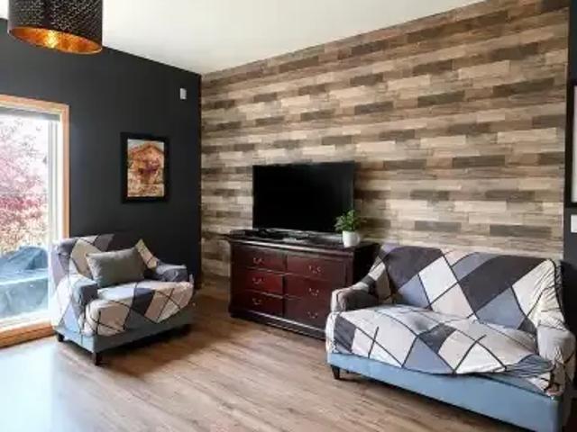 2 Bedroom Townhouse Calgary AB 104401572