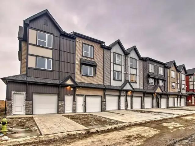 2 Bedroom Townhouse Calgary AB 104597732