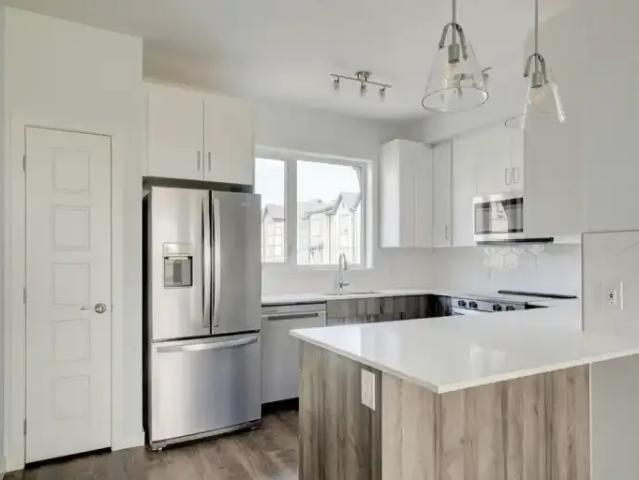 2 Bedroom Townhouse Calgary AB 104598176