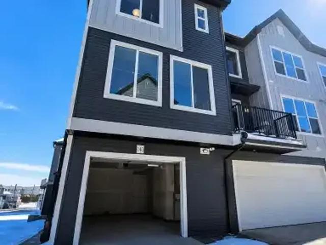 2 Bedroom Townhouse Calgary AB 104598336