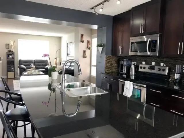 2 Bedroom Townhouse Calgary AB 104638463