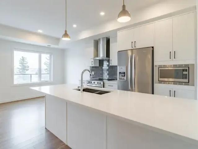 2 Bedroom Townhouse Calgary AB 104824287