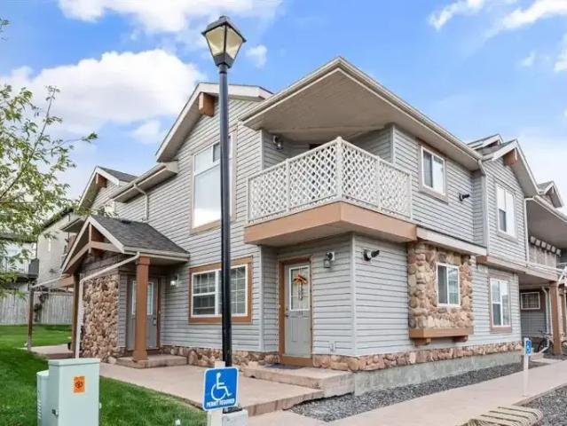 2 Bedroom Townhouse Calgary AB 104876652