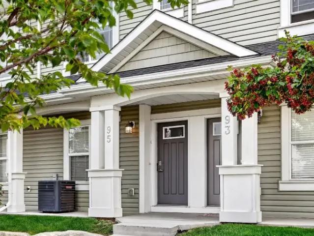 2 Bedroom Townhouse Calgary AB 104940953