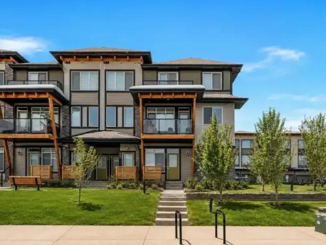 2 Bedroom Townhouse Calgary AB 104972723