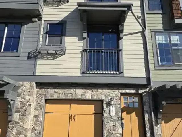 2 Bedroom Townhouse Calgary AB 104986007