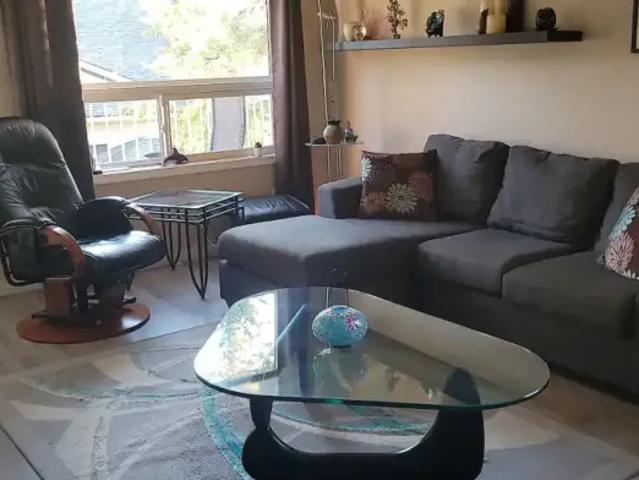 2 Bedroom Townhouse Calgary AB 104986012