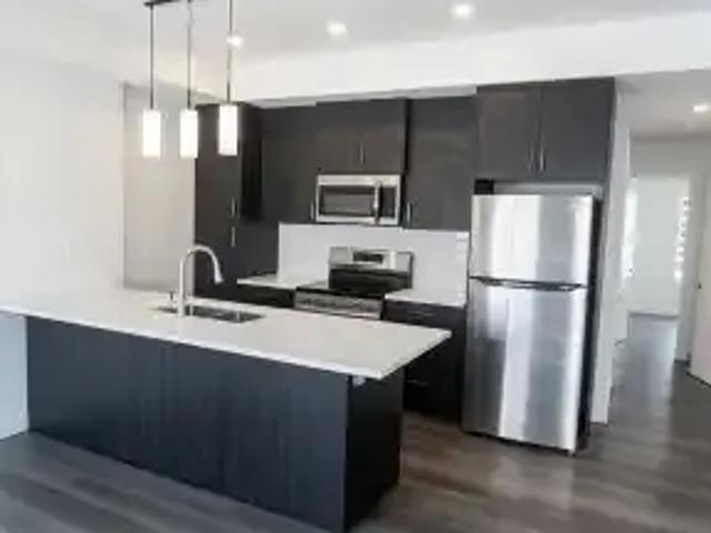 2 Bedroom Townhouse Calgary AB 104986039