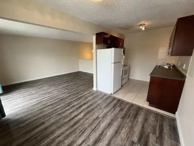 2 Bedroom Townhouse Calgary AB 104991577