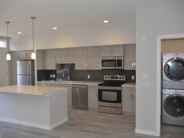 2 Bedroom Townhouse Calgary AB 105150982
