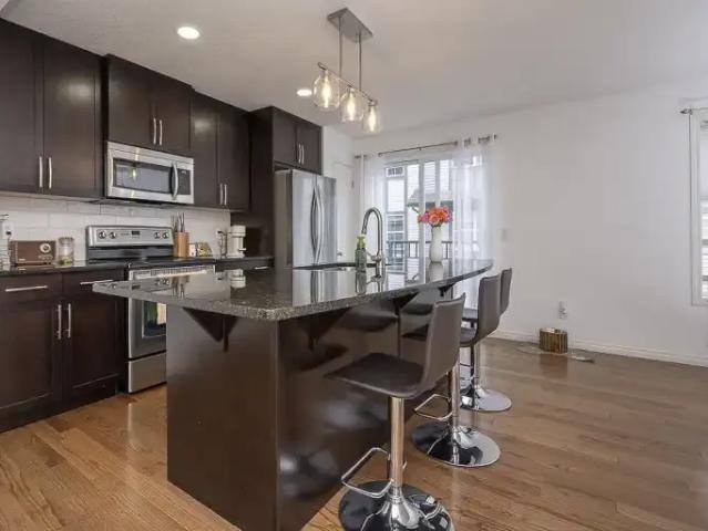2 Bedroom Townhouse Calgary AB 105198524