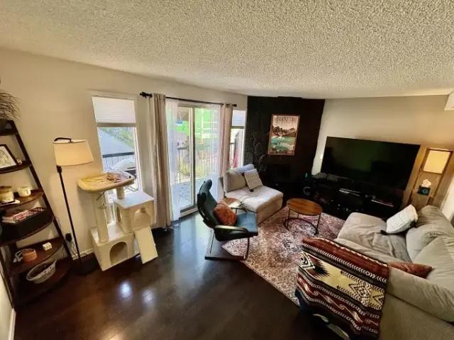 2 Bedroom Townhouse Calgary AB 105198653