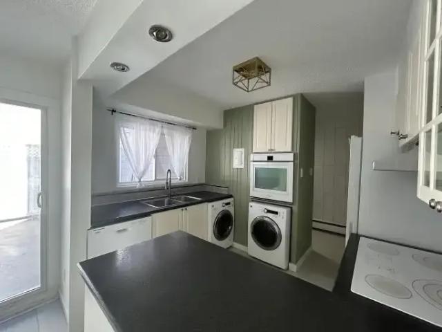 2 Bedroom Townhouse Calgary AB 105226627