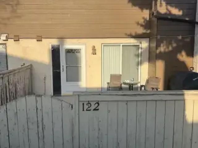 2 Bedroom Townhouse Calgary AB 105280998