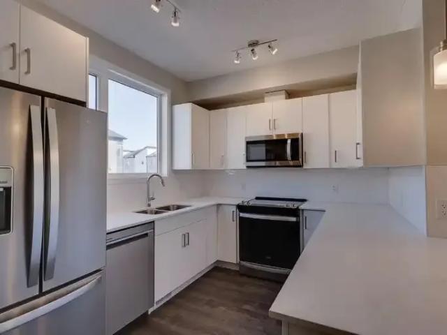 2 Bedroom Townhouse Calgary AB 105309515