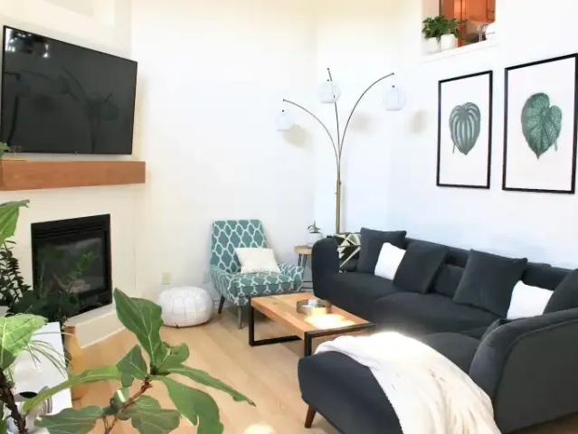 2 Bedroom Townhouse Calgary AB 105359741