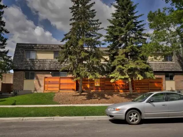 2 Bedroom Townhouse Calgary AB 105378402