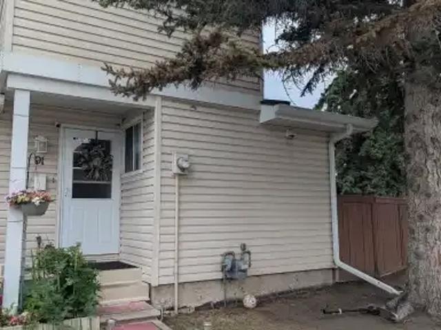 2 Bedroom Townhouse Calgary AB 105467209