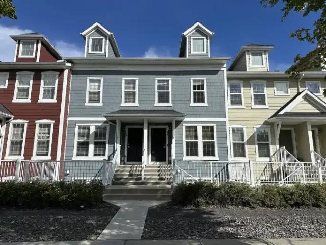 2 Bedroom Townhouse Calgary AB 105525685