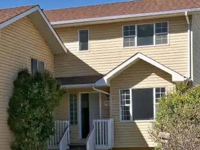 2 Bedroom Townhouse Calgary AB 105580415