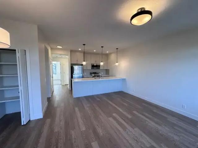 2 Bedroom Townhouse Calgary AB 105643269