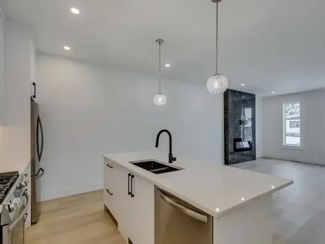 2 Bedroom Townhouse Calgary AB 105654049