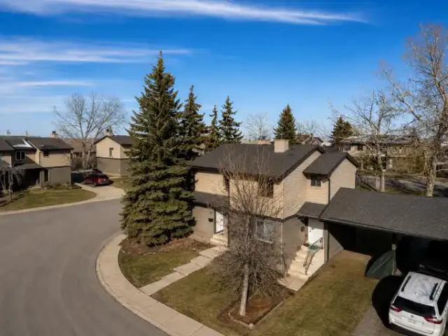 2 Bedroom Townhouse Calgary AB 102518536