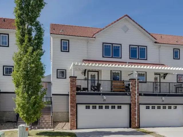 2 Bedroom Townhouse Calgary AB 102794850