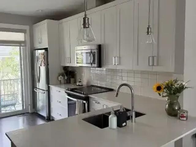 2 Bedroom Townhouse Calgary AB 103424661