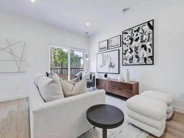 2 Bedroom Townhouse Calgary AB 98097764