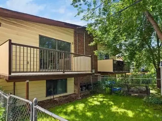 2 Bedroom Townhouse Calgary AB LS104182228